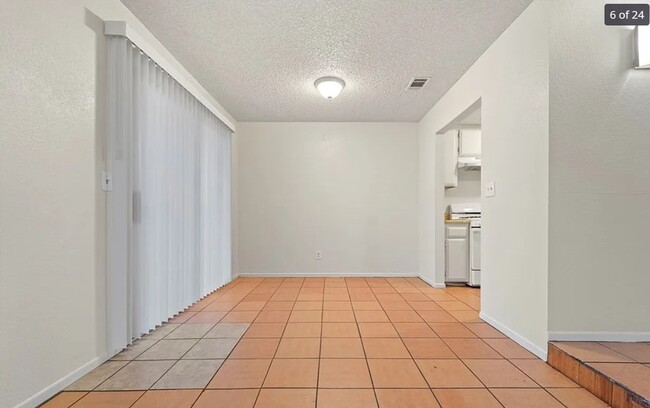 Building Photo - 1071 May Ln