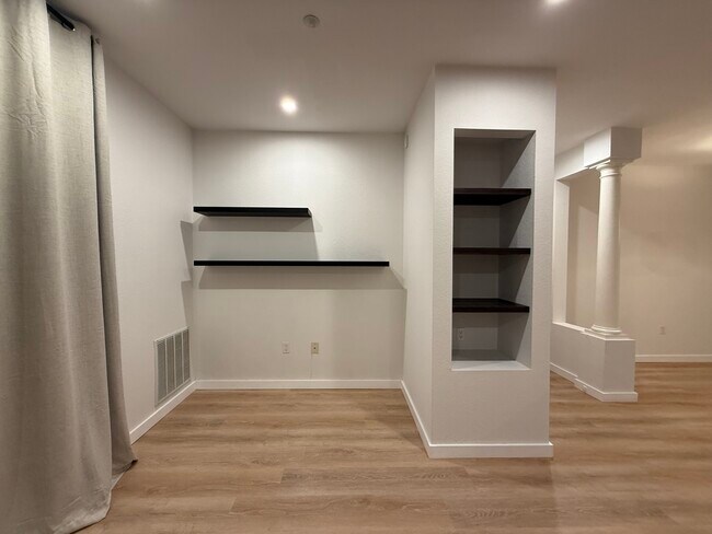 Building Photo - 8412 S Holland Ct