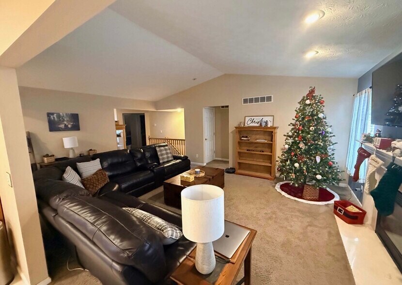 Building Photo - 1317 Cross Creek Dr