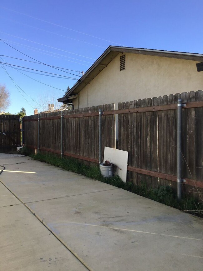 Building Photo - 1291 Creswell Dr