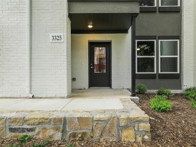 Building Photo - 3369 Wynwood Dr