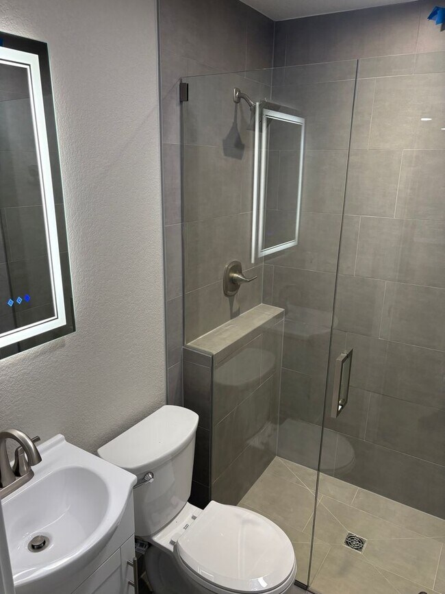 Building Photo - Completely Renovated 3 Bed 2 Bath Condo Downtown Pearl.  Brand New Interior!