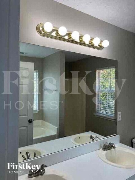 Building Photo - 506 Oxford Ridge