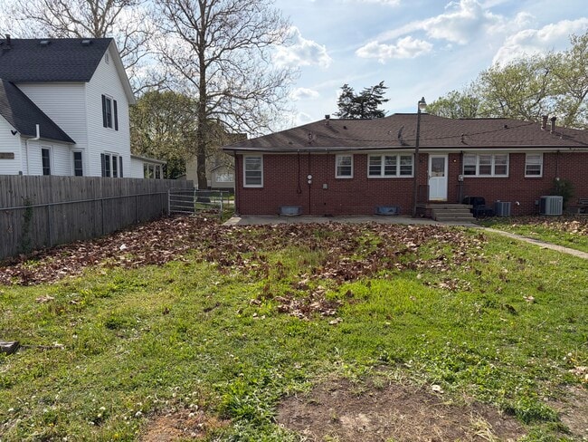 Building Photo - 335 S Garrard St