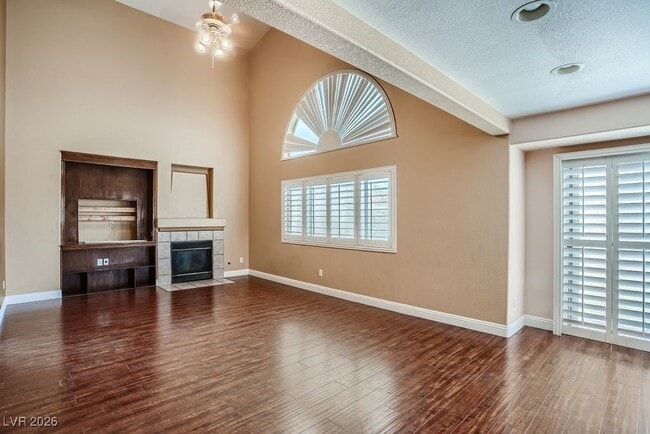 Building Photo - 591 Fox Chase St