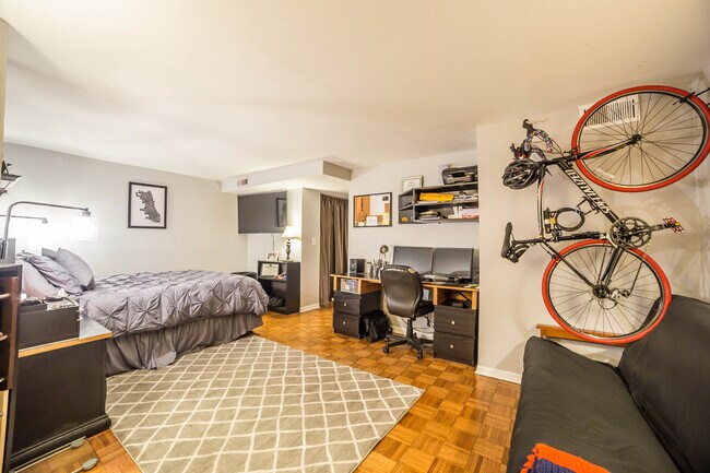 Building Photo - 2912 N Halsted St