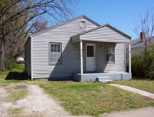 Primary Photo - Cute 2 bedroom house in quiet neighborhood!