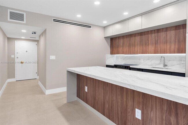 Building Photo - 5255 Collins Ave
