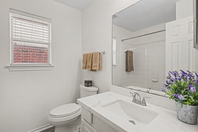 Building Photo - 18314 Manorcliff Ln