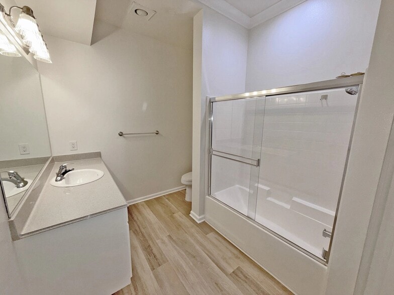 Building Photo - 2969 Kelton Ave