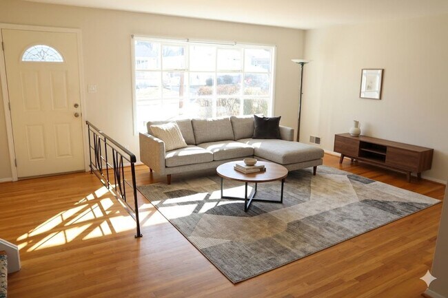 Building Photo - Renovated 3BR 2BA Rockville Split-Level with Huge Fenced Yard Available July