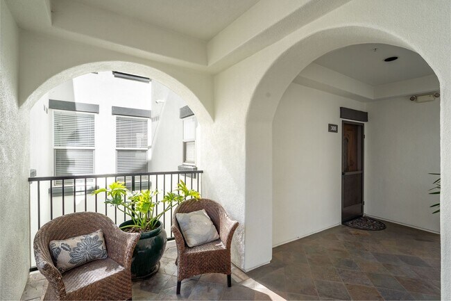 Building Photo - Discover Ventura's Downtown and Coastal Lifestyle