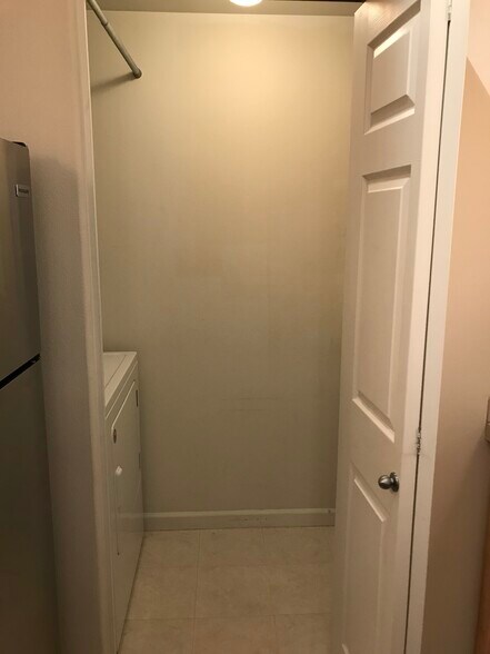 Laundry room - 730 NW 185th Ave