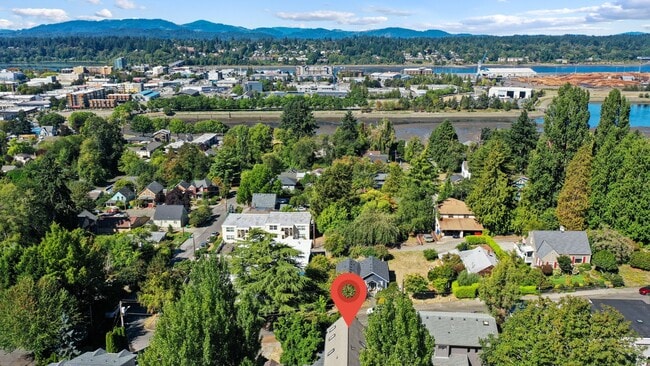 Building Photo - 2720 Sq. Ft. Character Home in downtown Ol...