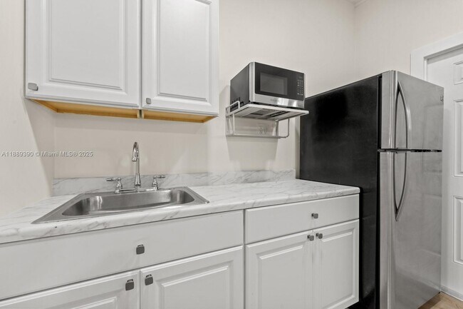Building Photo - 9370 Nassau Dr
