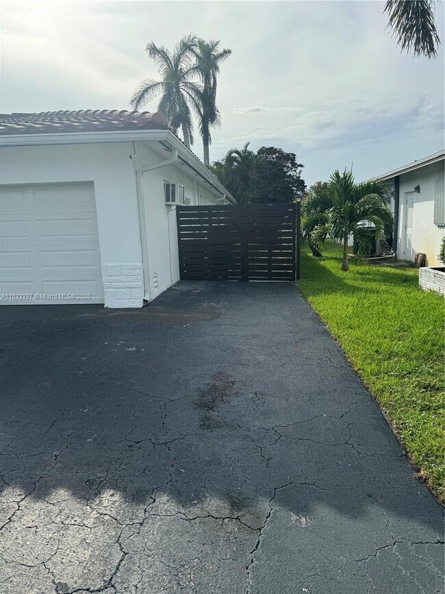Primary Photo - 1681 SW 55th Ave