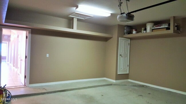 Building Photo - 11727 Dos Palmas Dr