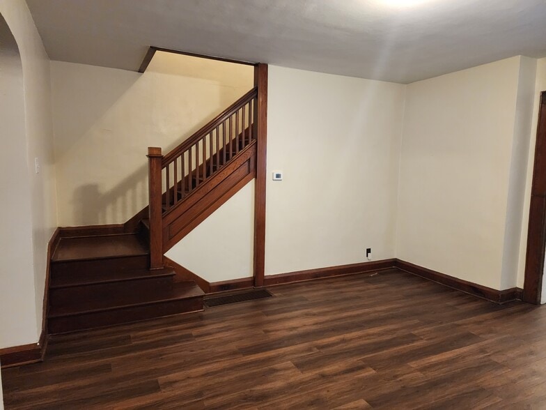 Dining room pic 2 - 328 n main st