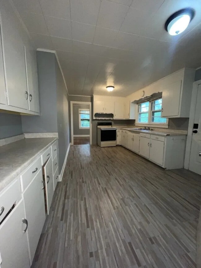 Building Photo - 3 Bedroom 2 Bathroom