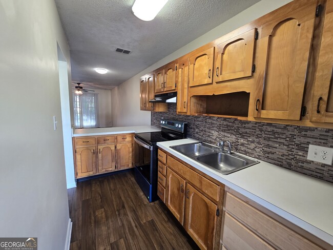 Building Photo - 412 S Ashley St