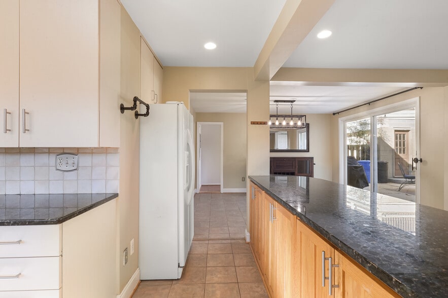 Building Photo - 2103 Laurel Brook Rd