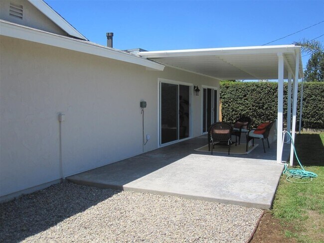 Building Photo - Lovely 3 bedroom home with an open floor plan