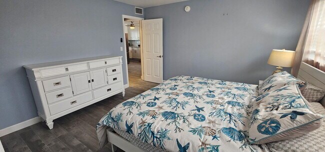 Building Photo - 605 Sombrero Beach Rd