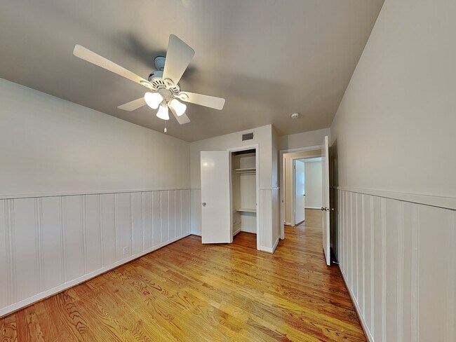 Building Photo - 1002 Noble Ave