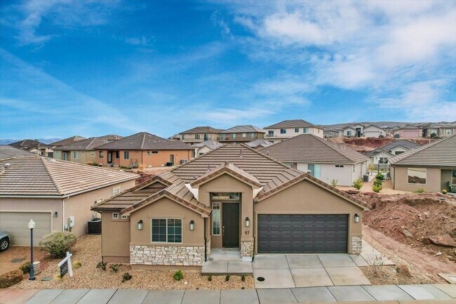 Building Photo - 2261 S Tonaquint Dr