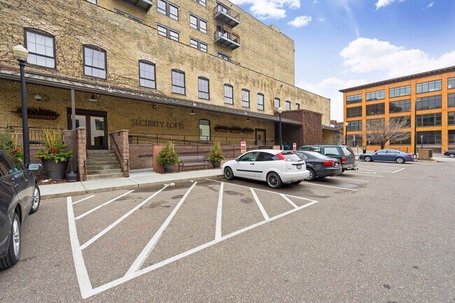 Building Photo - 404 Washington Avenue N 104
