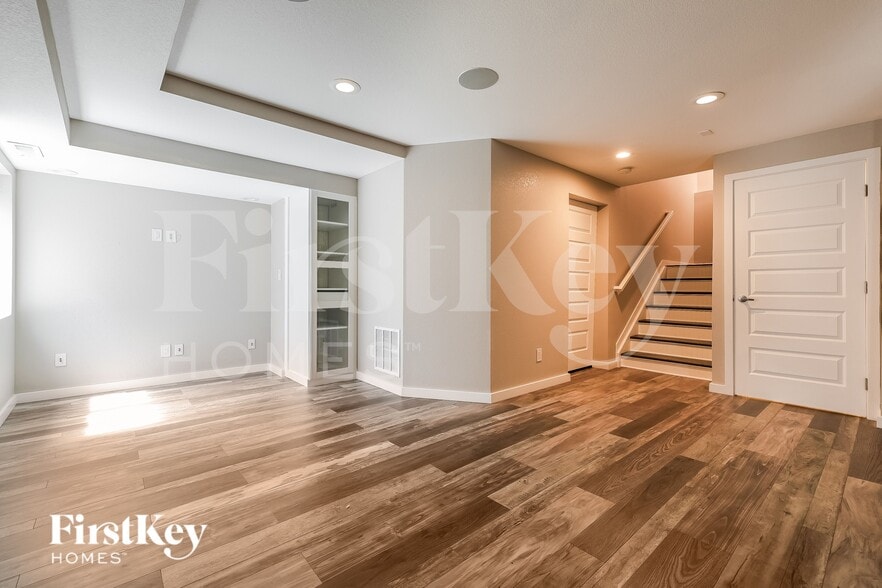 Building Photo - 10520 Sedalia St