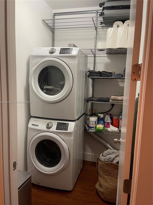 Building Photo - 909 NE 16th Terrace