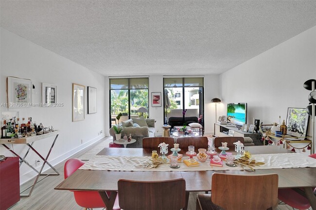 Building Photo - 161 Crandon Blvd