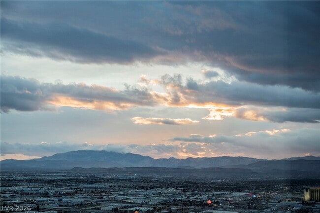 Building Photo - 3750 S Las Vegas Blvd