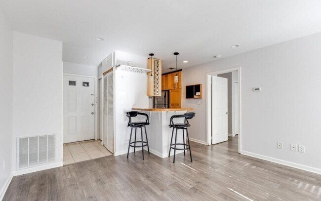 Building Photo - 117 Longfield Ct