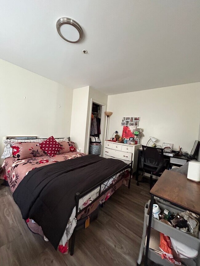 Building Photo - Convenient One Bedroom Apartments Near UNH...
