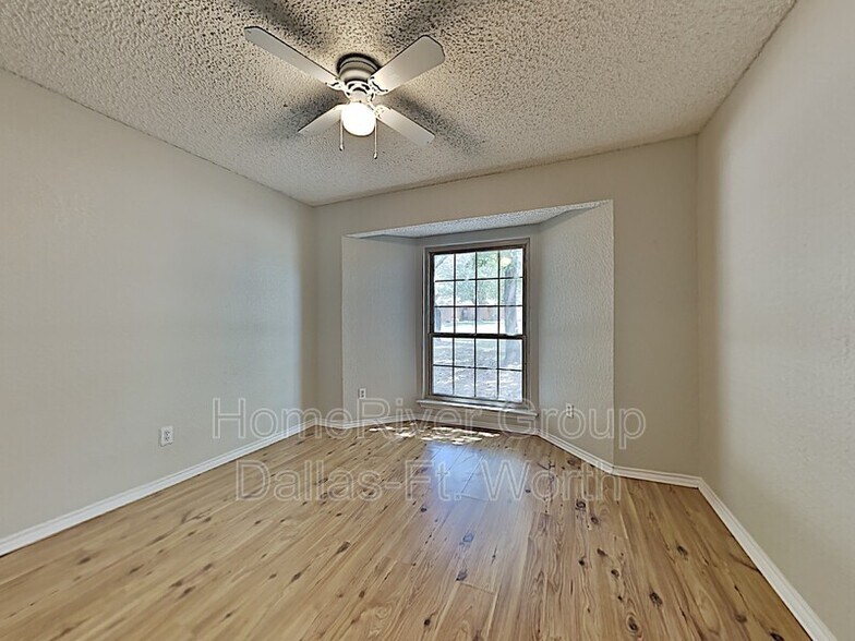 Building Photo - 2510 Valley View Dr