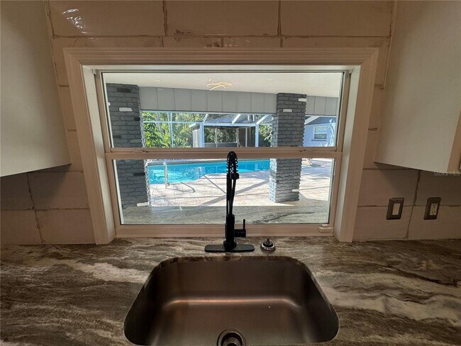 Building Photo - 3740 Aberdeen Dr