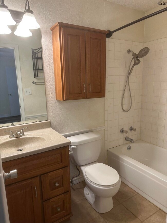 Building Photo - 2 Bayberry Ct