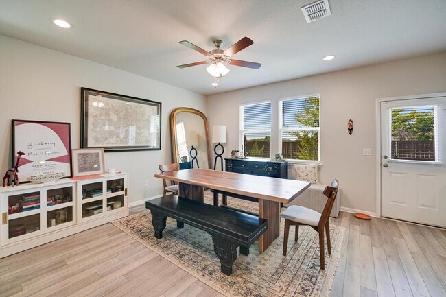 Building Photo - 9628 Dawn Pearl Dr