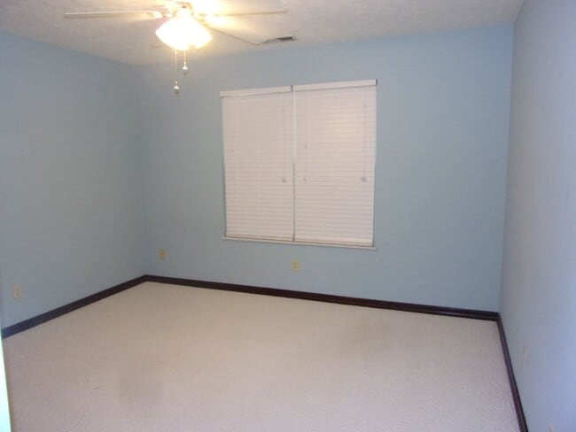 Building Photo - Vienna Beauty