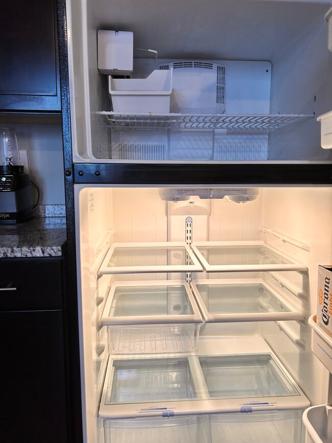 Building Photo - 570 S Front St