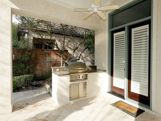 Building Photo - 15 Serenade Pines Pl