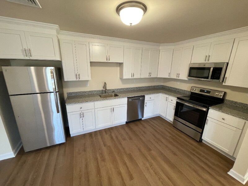 Building Photo - 540 Northend Dr