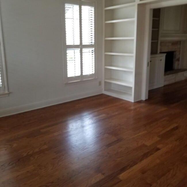 Building Photo - Stunning Home - North Cat Mountain - 4 bed...
