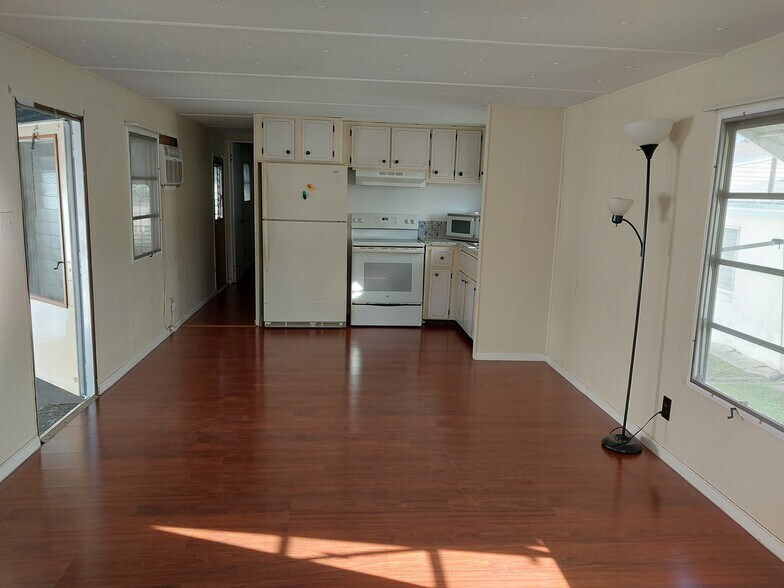 Building Photo - 1009 49th Avenue Dr W