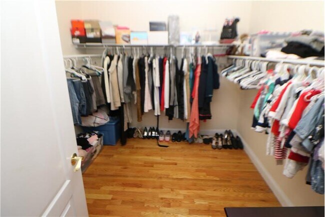 Building Photo - 143 Grovers Ave