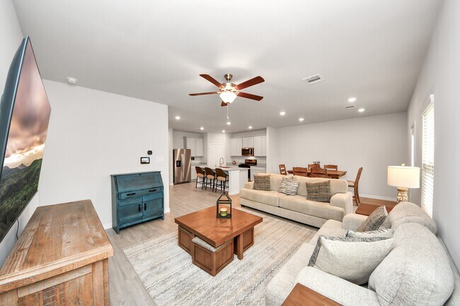 Building Photo - 25089 Pomegranate Pl