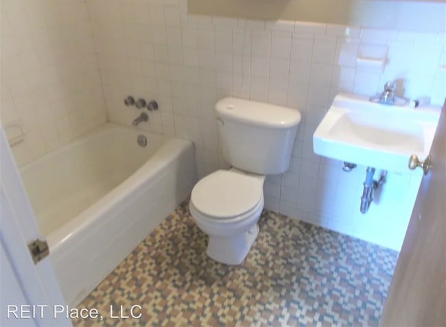 Building Photo - 854 Tryon Hill Dr