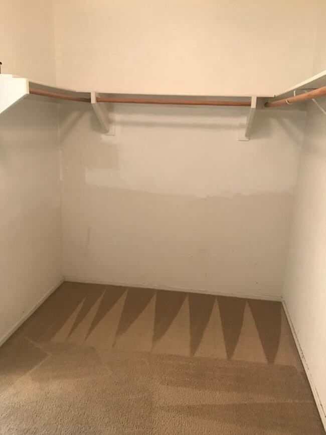 Building Photo - Gated Community!